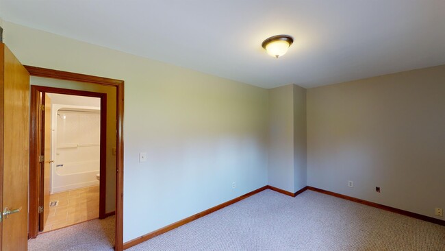 Building Photo - 3922 Ridgedale Dr