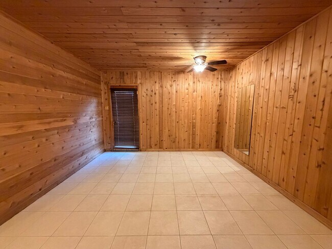 Building Photo - Spacious 3/3 on Nearly 2 Acres with Exceptional Storage and No HOA