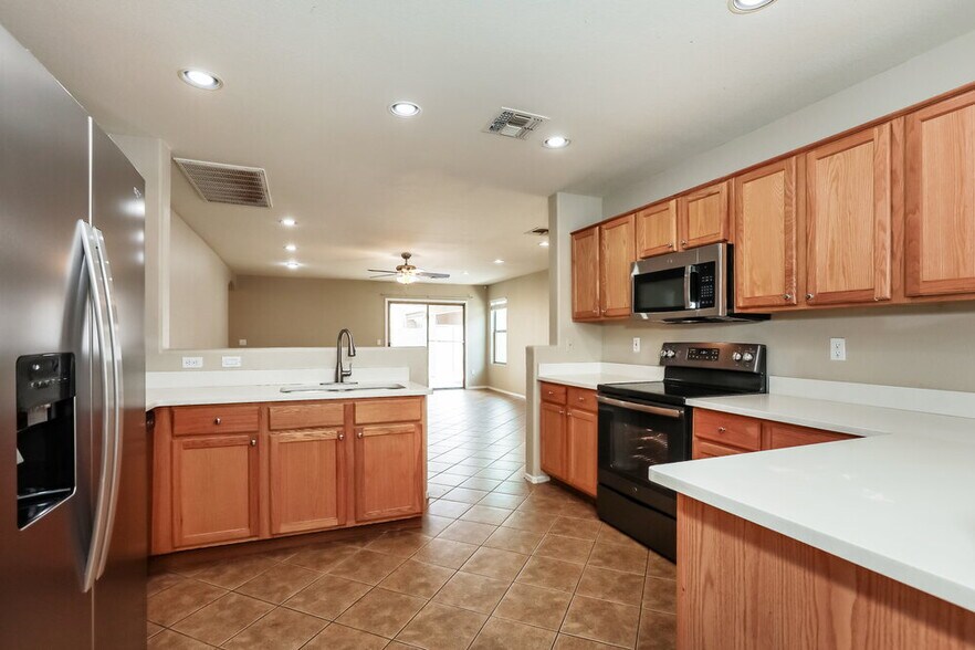 Building Photo - 3129 W Dancer Ln