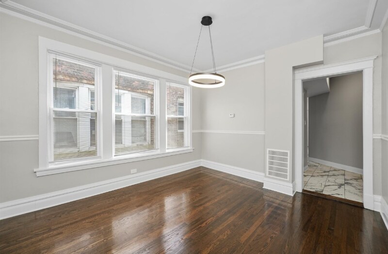 Building Photo - 7548 S Harvard Ave