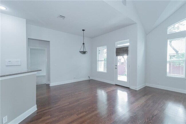 Building Photo - 2611 Salerno Pl