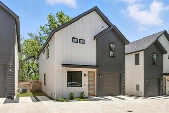 Building Photo - 3001 E 51st St