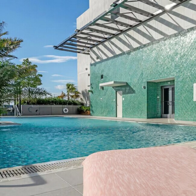 Building Photo - 11 NE 6th St