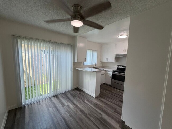 Building Photo - 327 Molino Ave