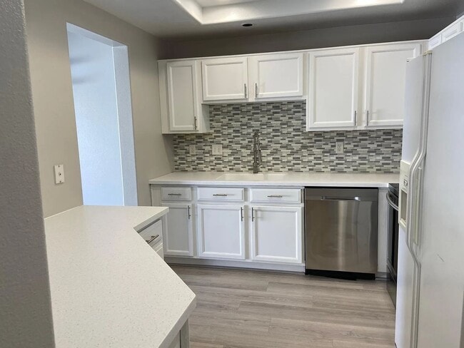 Building Photo - Beautiful Townhome in Excellent Draper Location!