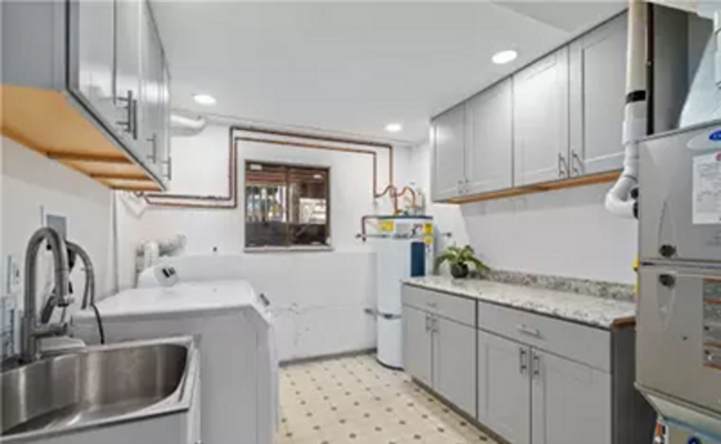 Building Photo - Beautifully refreshed gem with 4 beds and ...