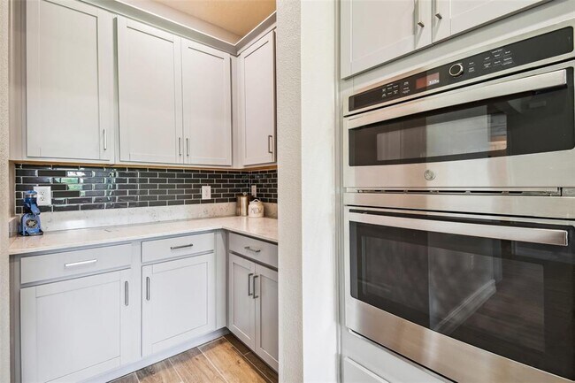 Building Photo - 9571 Little Bluestem Dr