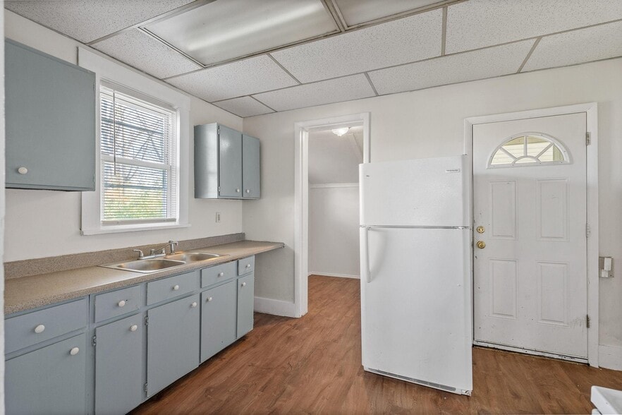 Building Photo - 36-36 E Mumma Ave