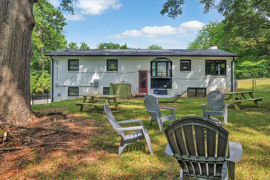 Building Photo - 9021 Sharonbrook Dr