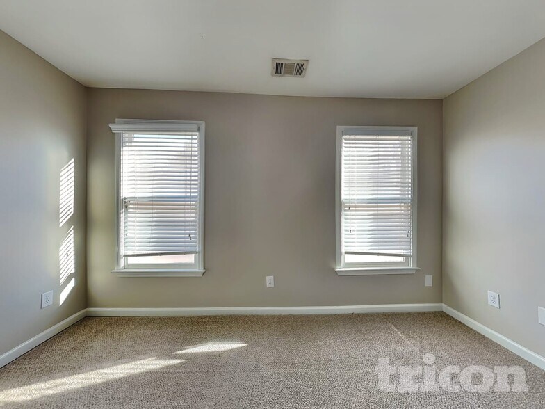 Building Photo - 1533 Country Wood Dr