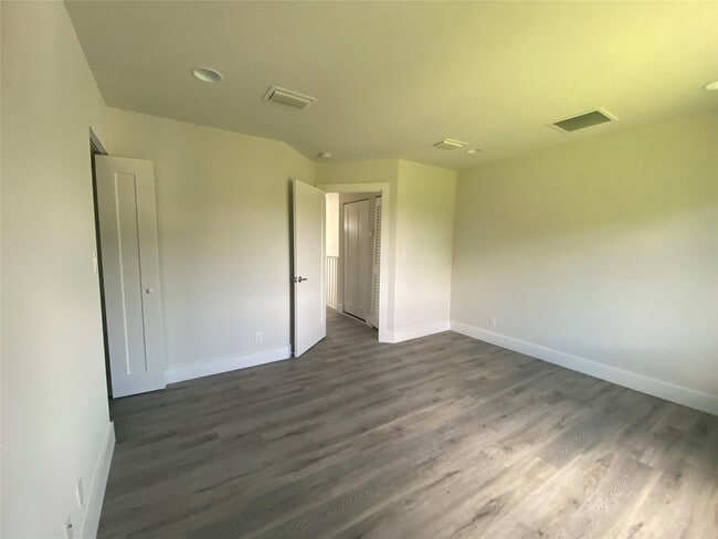 Building Photo - 5613-5615 Polk St