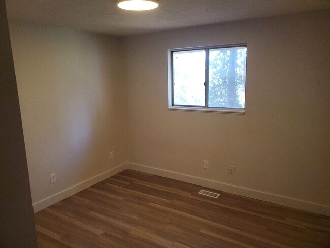 Building Photo - Beautiful 4BR/2BA South Spokane Home