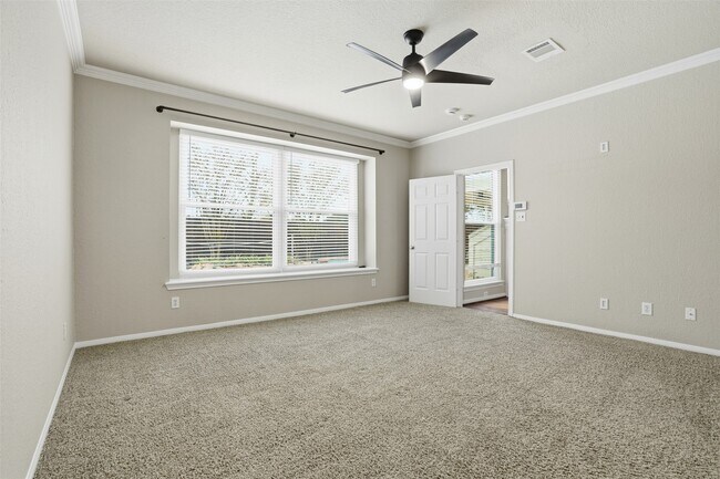 Building Photo - 10358 Grandbrook Dr