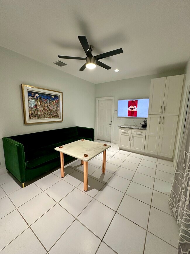 Kitchenette - 3656 Mykonos Ct