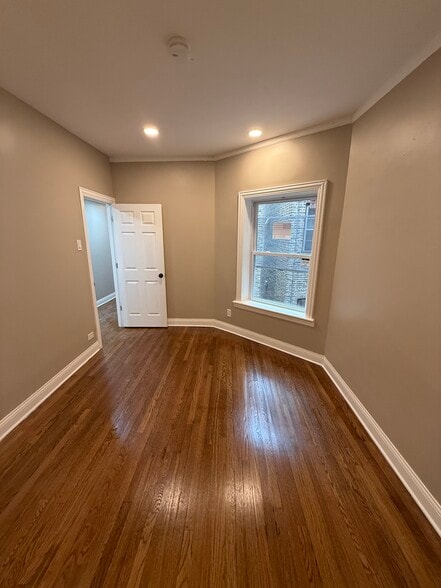 Master Bedroom - 1629 W Granville Ave