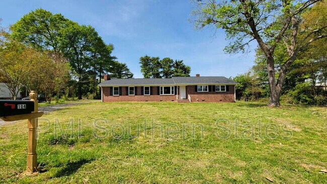 Building Photo - 104 Madison Cir