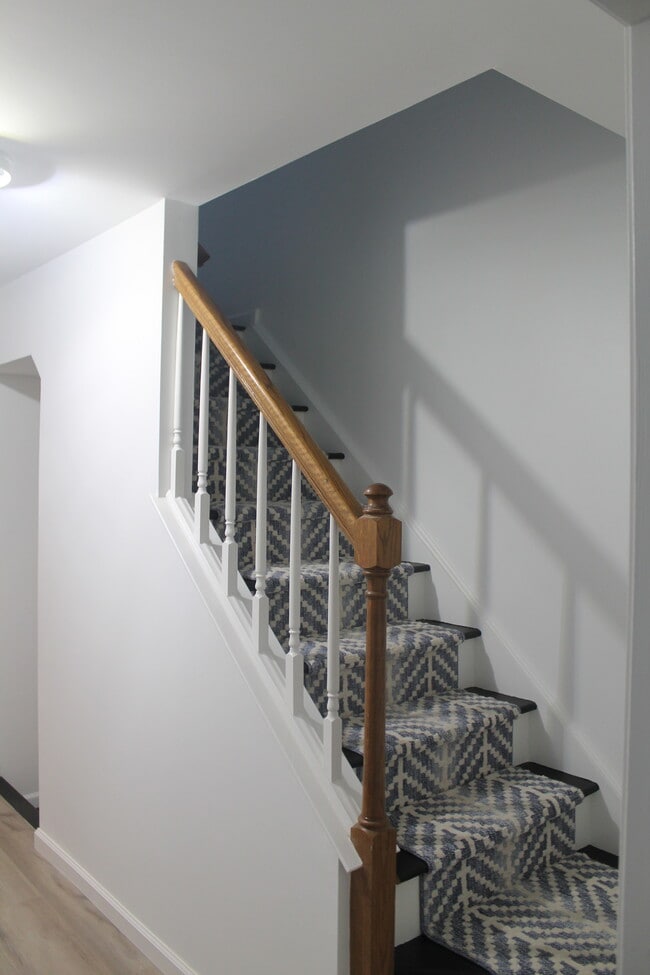 Building Photo - 120 Eaglesmere Cir