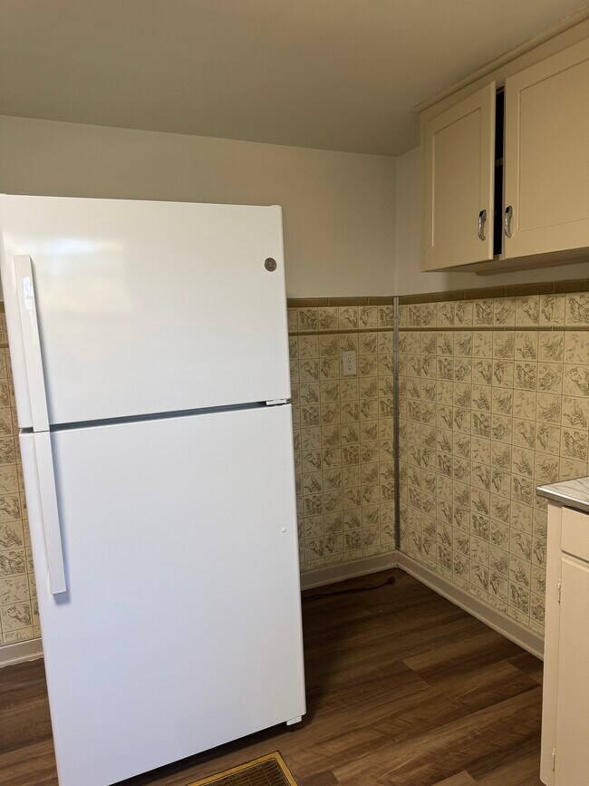 Building Photo - 218 Pine Tree Ave