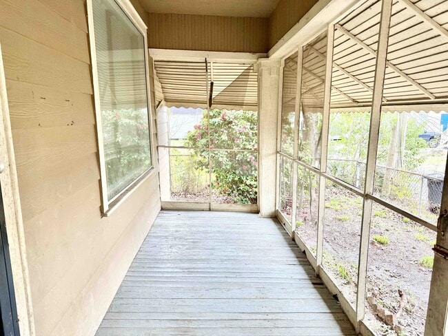 Building Photo - 1203 S 18th St