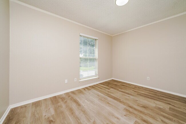 Building Photo - 1115 Hemlock Ct