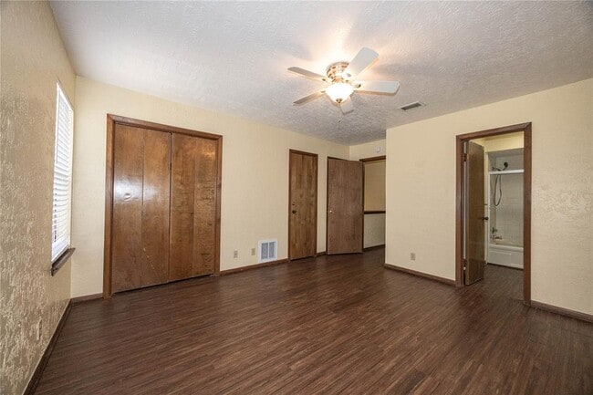 Building Photo - 15 Cypress Fairway Village