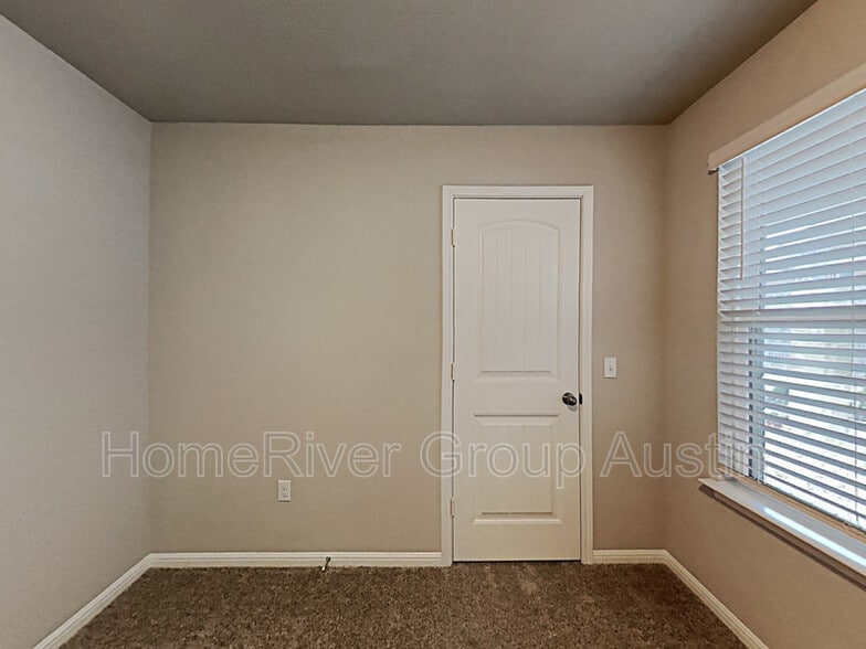 Building Photo - 120 Blue Sage Dr
