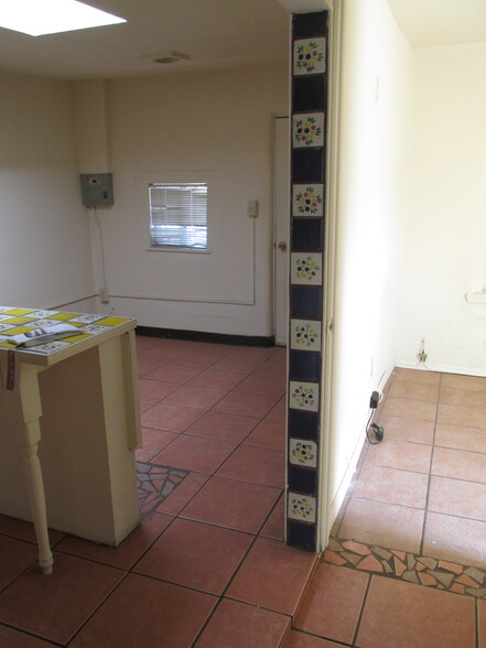 Building Photo - 3815 E Yandell Dr