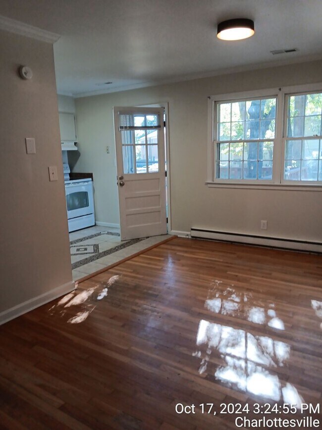 Building Photo - Spacious 5-Bedroom 2 Bath  Home in Historic Downtown Charlottesville