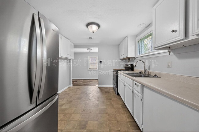 Building Photo - 3219 Royalton Ave