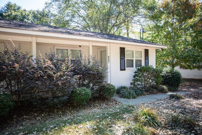 Building Photo - 105 Woody Dr