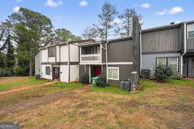 Building Photo - 6071 Regent Manor