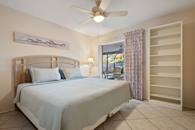 Building Photo - 7423 Dickens Dr