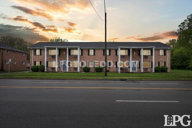 Primary Photo - 3320 Arlington Ave