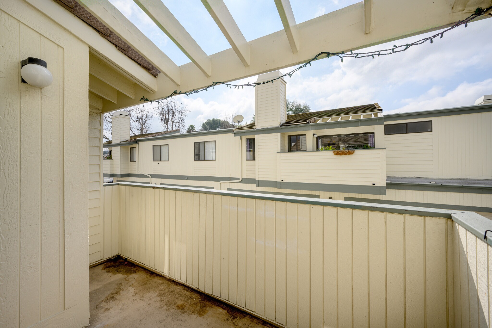 Building Photo - 10475 Newhome Ave