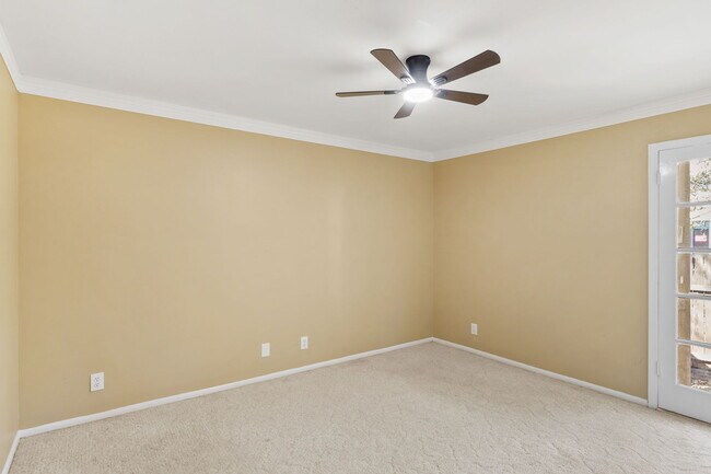 Building Photo - 8702 Village Dr