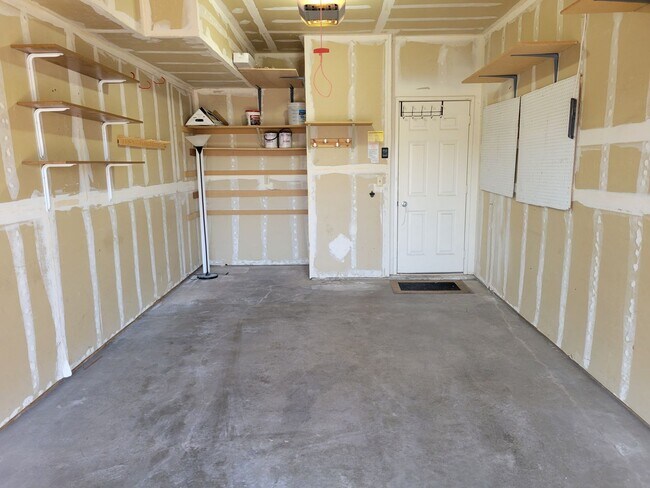 Building Photo - Fabulous Remodeled 2 bedroom , 2 bath Remodeled Condo in Country Club Greens