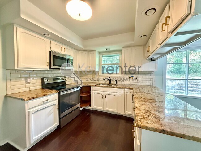 Building Photo - 4910 Bal Harbor Dr
