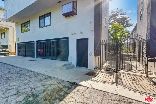 Building Photo - 5726 Woodman Ave