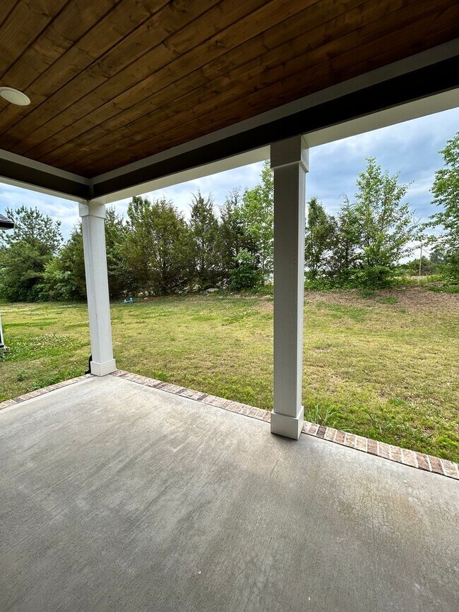 Building Photo - Beautiful New Build 3 Bed, 2.5 Bath, 2 Car Garage - Community Pool & Walking Trail!