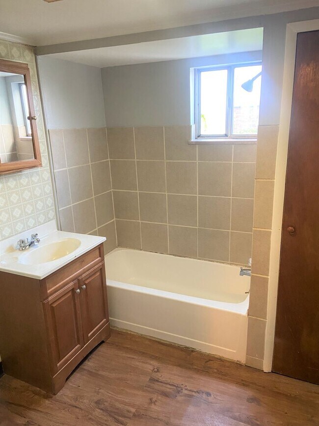 Building Photo - 2200 Milligan Ave