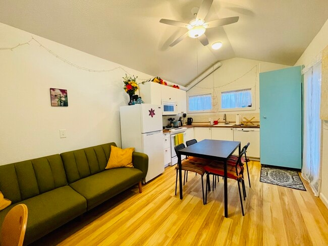 Come home to a cheery place. - 3405 NE 80th Ave