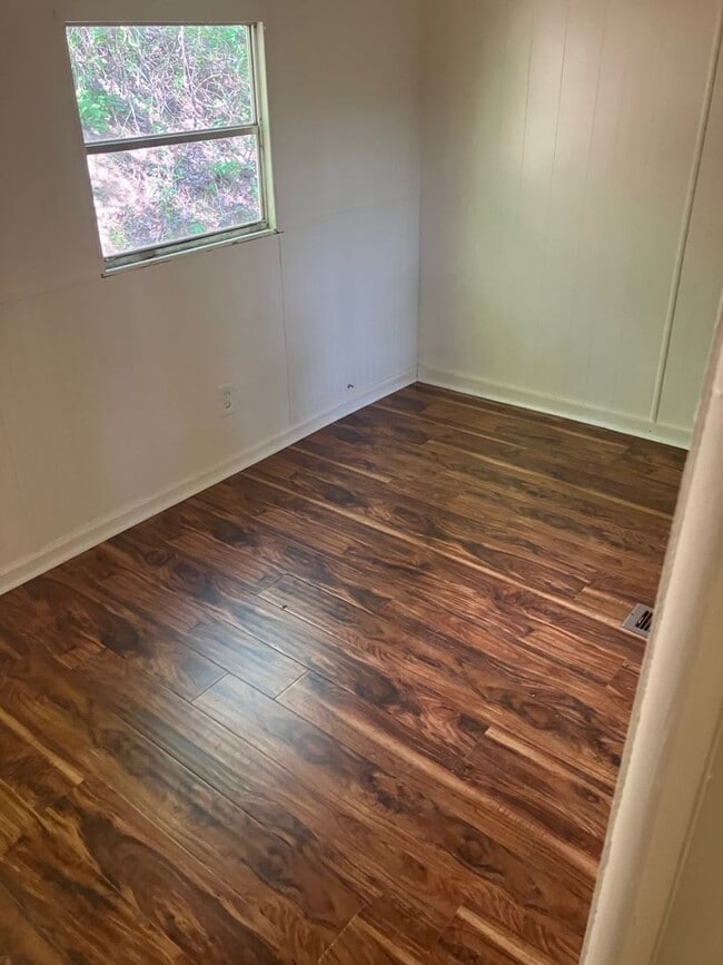 Building Photo - Remodeled 2 Bedroom in Candler