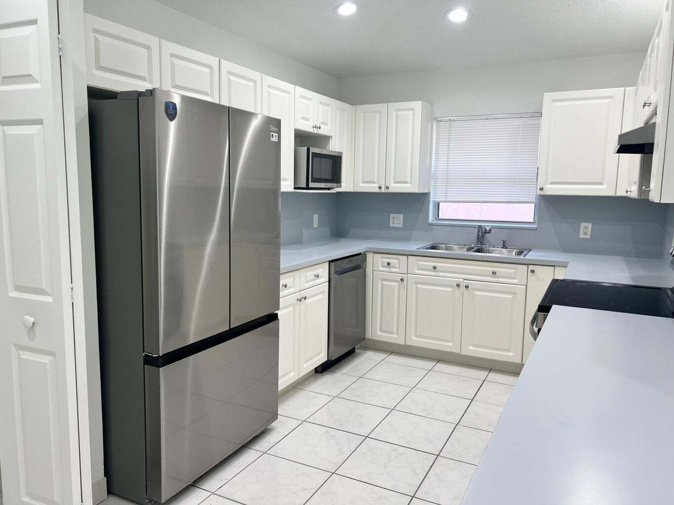 Building Photo - 1096 Staghorn St