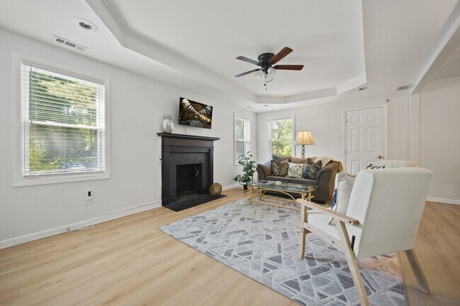 Building Photo - 1346 Lorenzo Dr SW