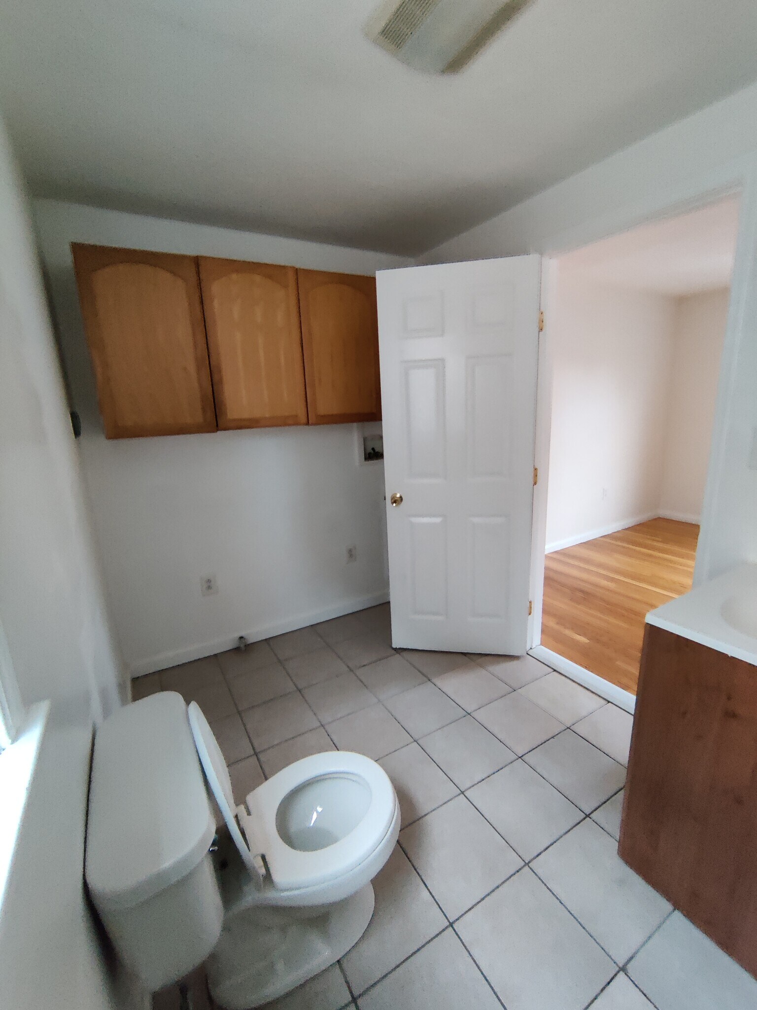 1st floor full bathroom - 235-2 Columbia Rd