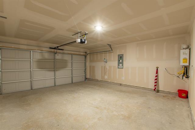 Building Photo - 1605 Parlier St