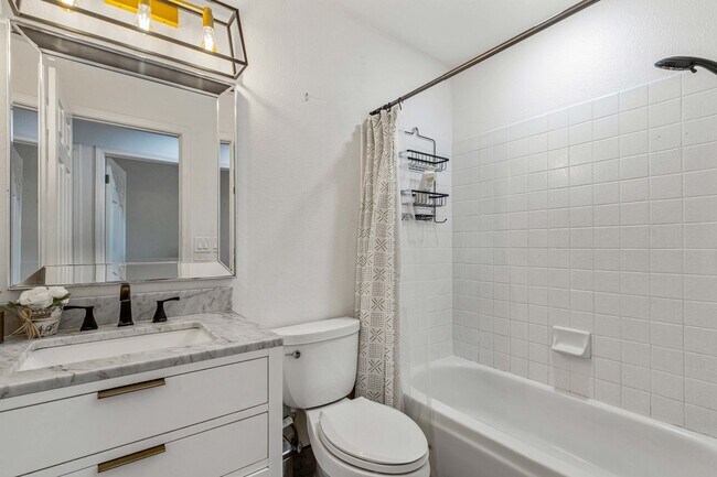 Building Photo - 3 bedroom home for RENT in Turlock - 4403 Reflections Ave