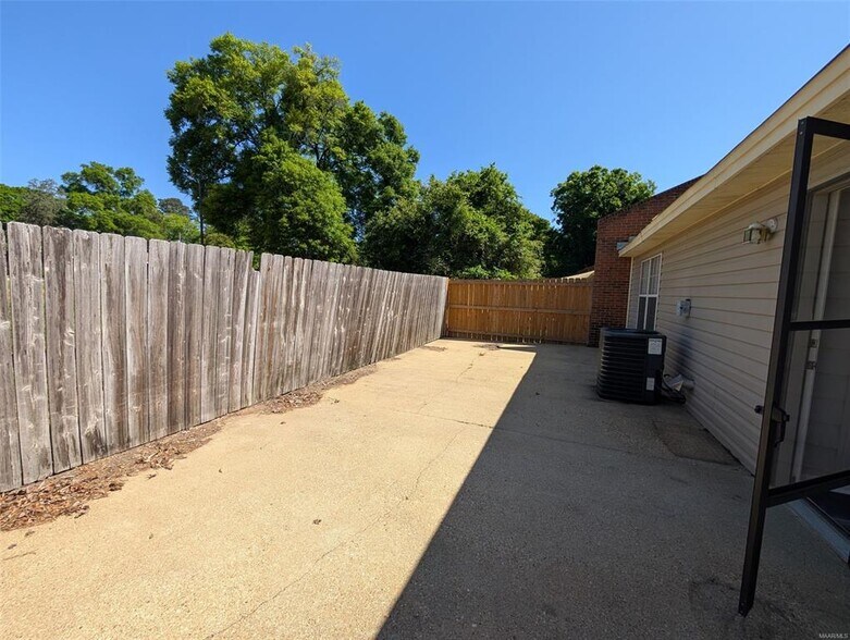 Building Photo - 3413 A Sullivan Ln