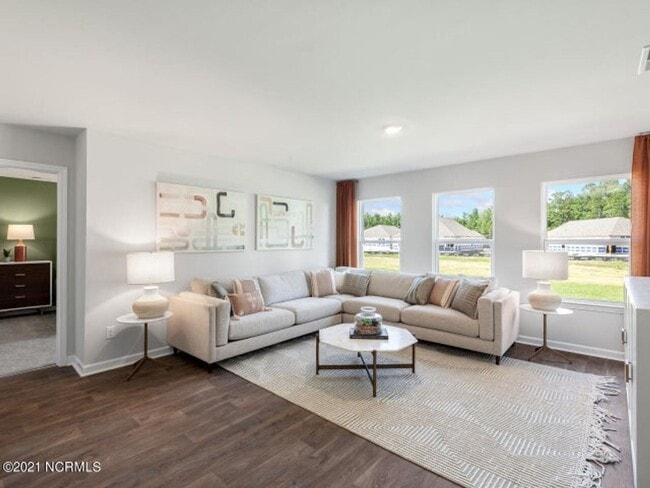 Building Photo - 5 Bedroom Home in Leland!