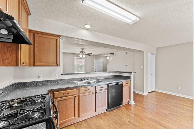 Building Photo - 220 Trestle Tree